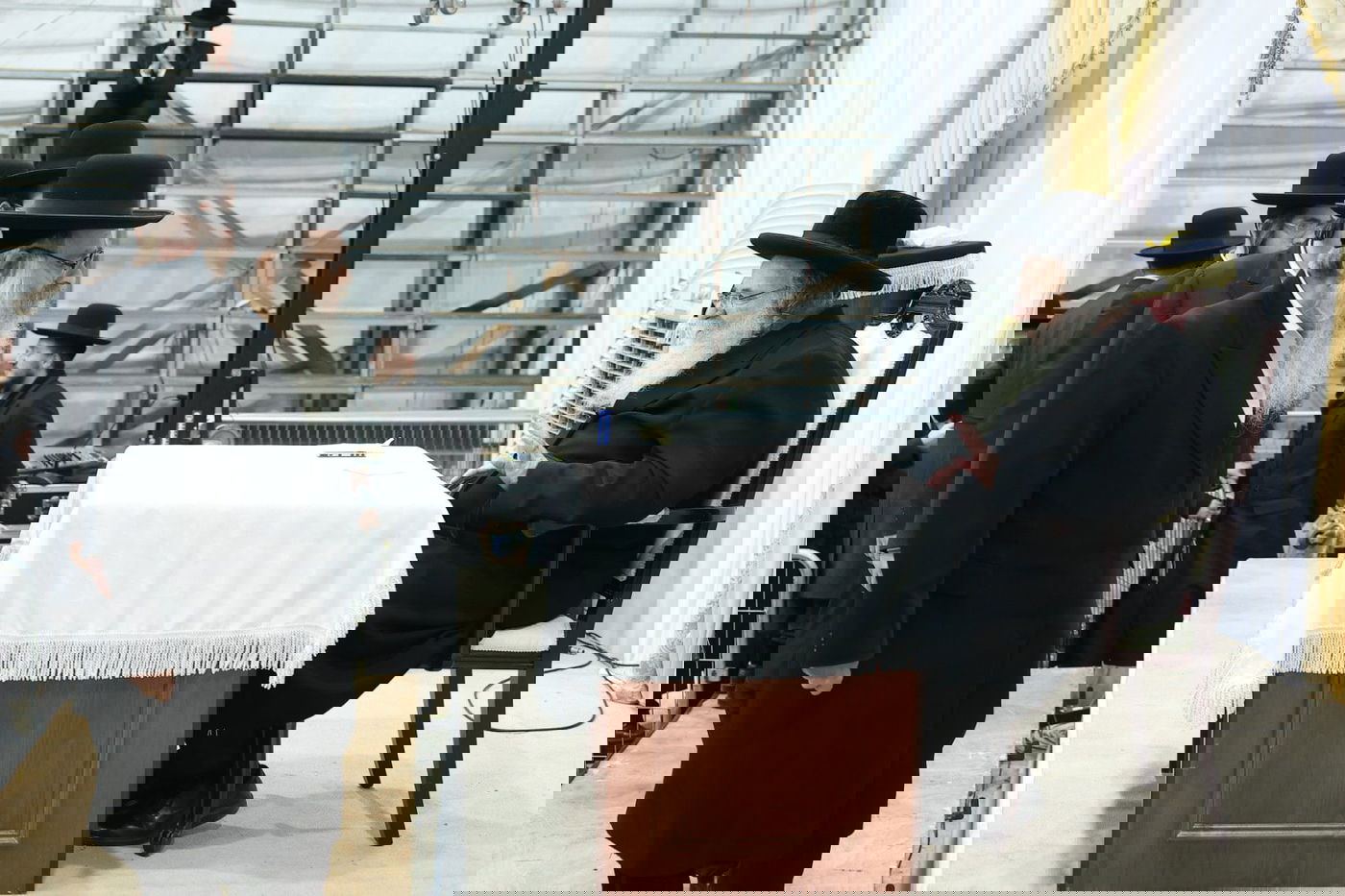 ראש הישיבה זעק: "רוחות סערה באות לעקור אותנו" • צפו