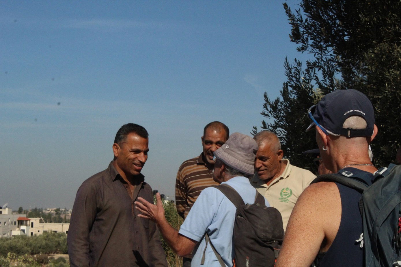 ז'אבו בשיחה עם תושבי 'אל – מידיה'