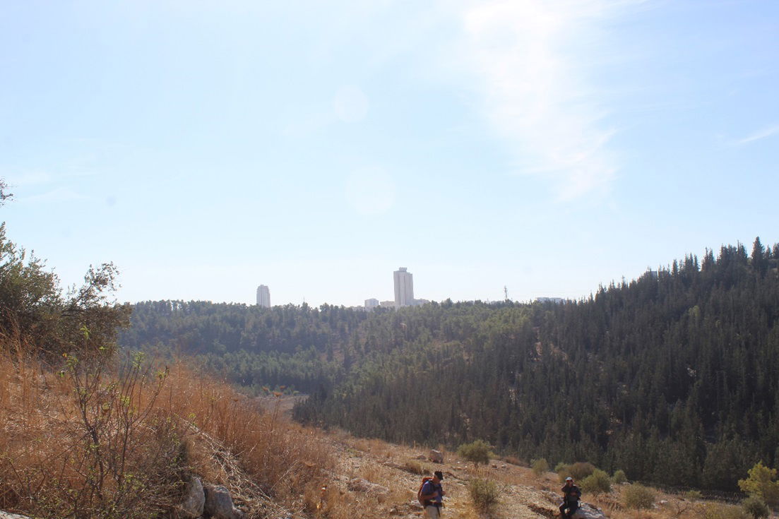 העיר מודיעין. מבט מתל 'א-ראס' – הכפר 'אל – מידיה'