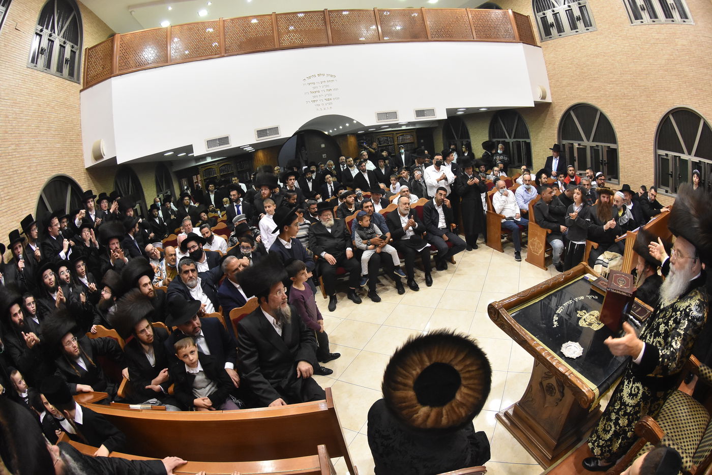 מראות חג החנוכה בחסידות מישקולץ