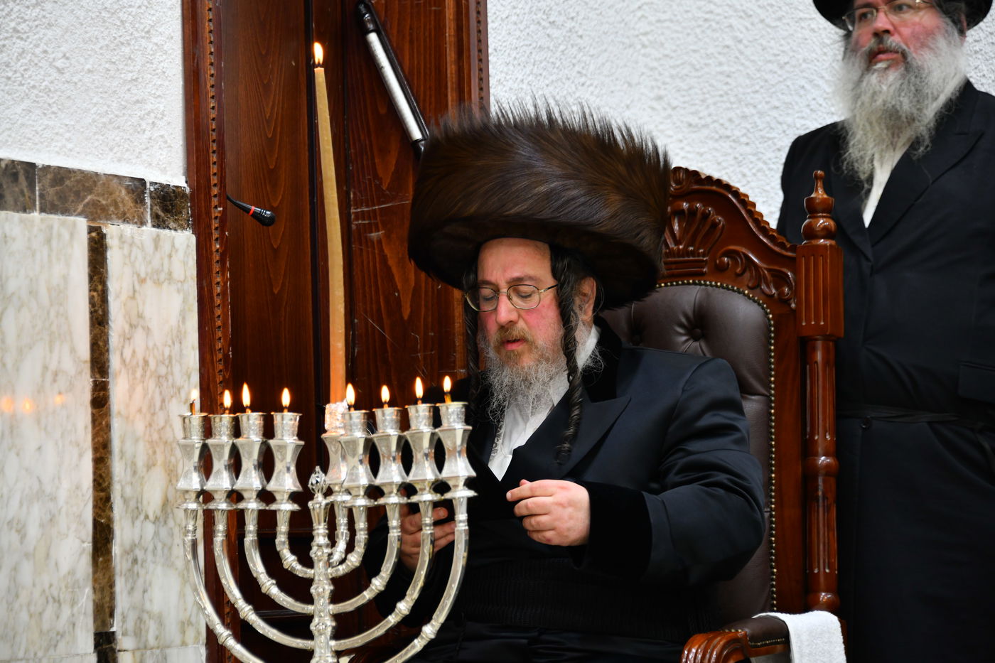 'חלאקה' ו'חנוכה געלט': נר שמיני של חנוכה בביאלא ב"ב