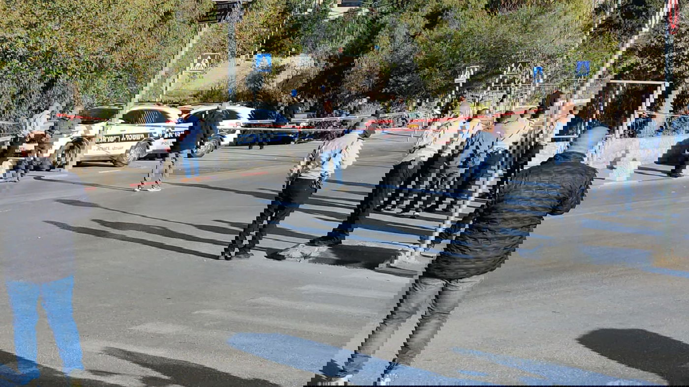 פיגוע דקירה בסמוך לקבר שמעון הצדיק; המחבלת נעצרה