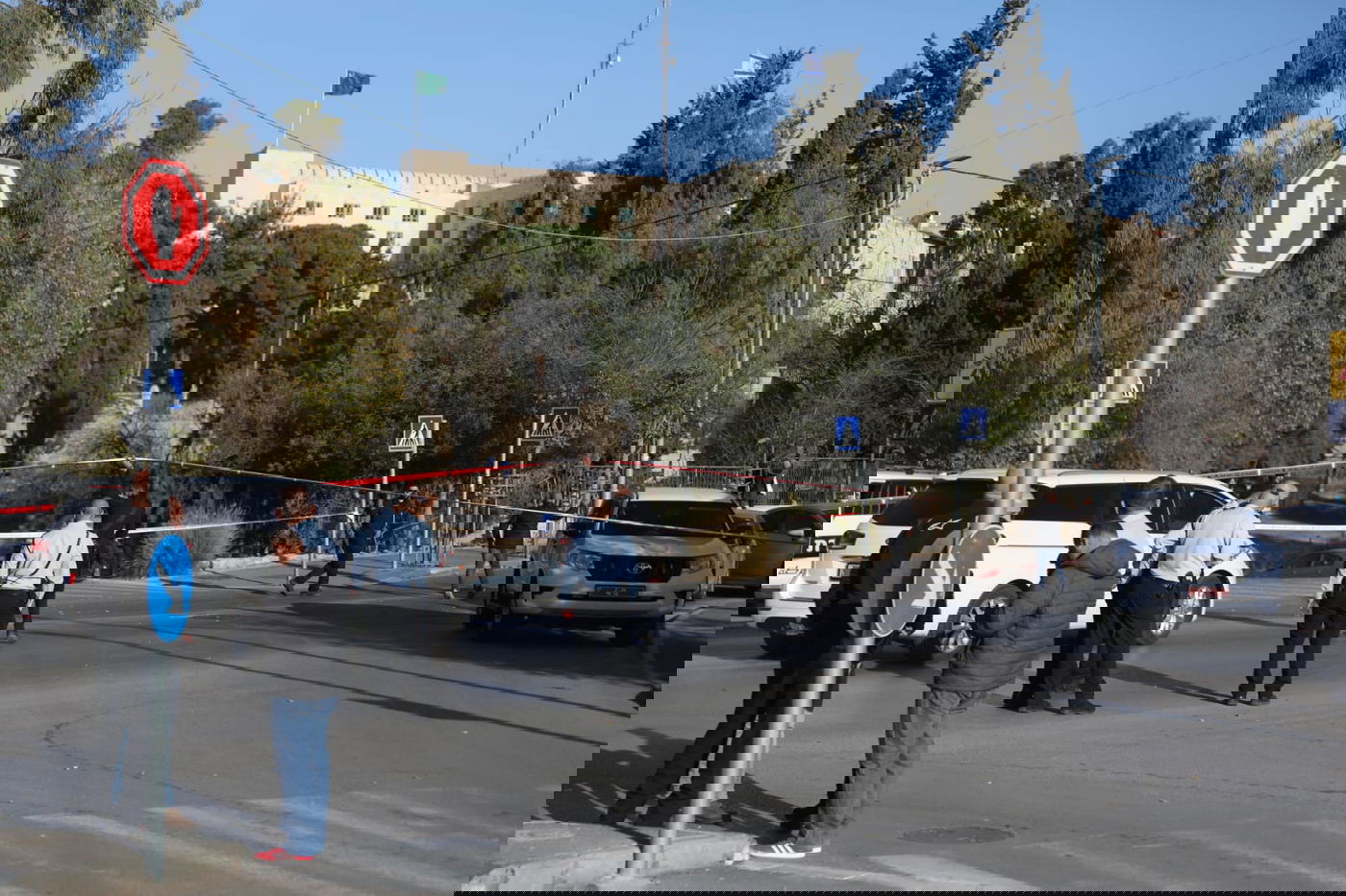 פיגוע דקירה בסמוך לקבר שמעון הצדיק; המחבלת נעצרה