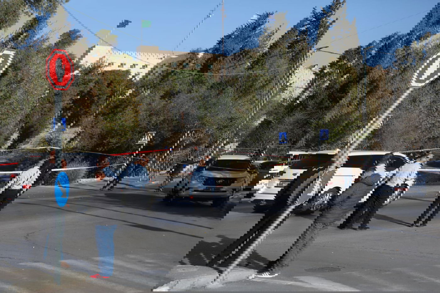 פיגוע דקירה בסמוך לקבר שמעון הצדיק; המחבלת נעצרה