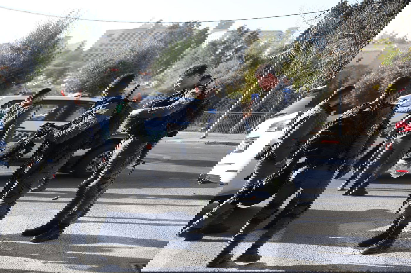 פיגוע דקירה בסמוך לקבר שמעון הצדיק; המחבלת נעצרה