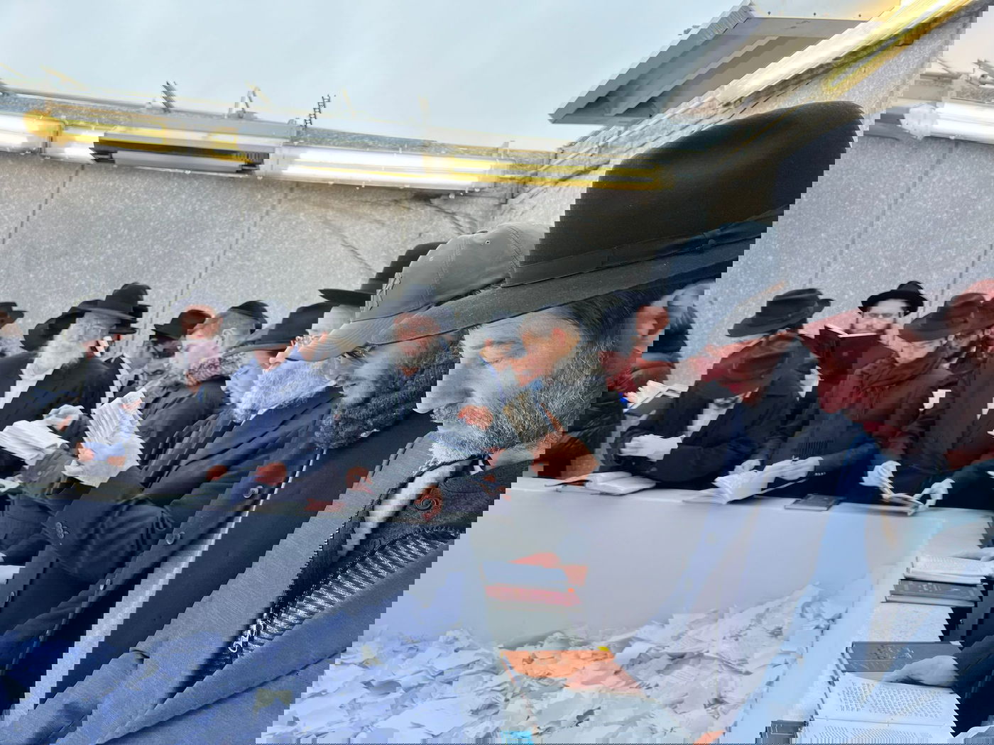 כוכב 'שטיסל' מיכאל אלוני בציון הרבי מליובאוויטש