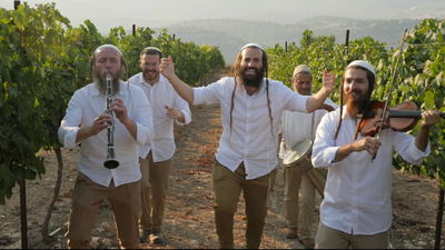 להקת 'זמרת הארץ' במחרוזת ריקודים חדשה