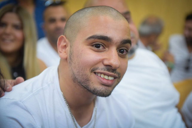 קיבל הצעות לפוליטיקה, ודחה. אזריה