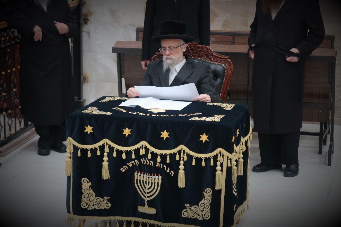 'זאת חנוכה' בסערט ויז'ניץ: הרבי חילק דמי חנוכה