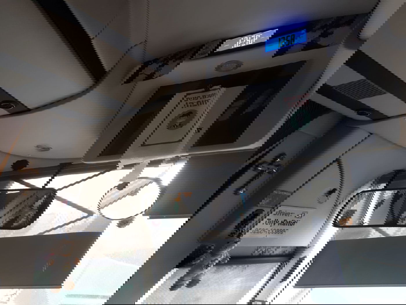 צלבים, קללות, וחוסר ודאות: הסיוט של התחבורה הציבורית