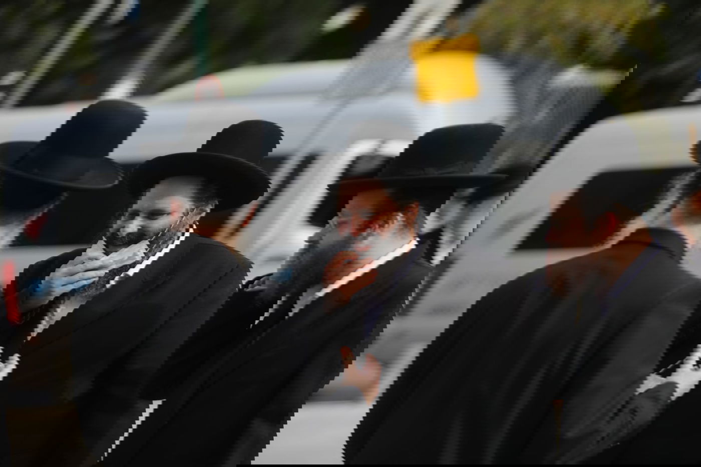 בן האדמו"ר מגור ורבני החסידות התייצבו בביהמ"ש; תיעוד