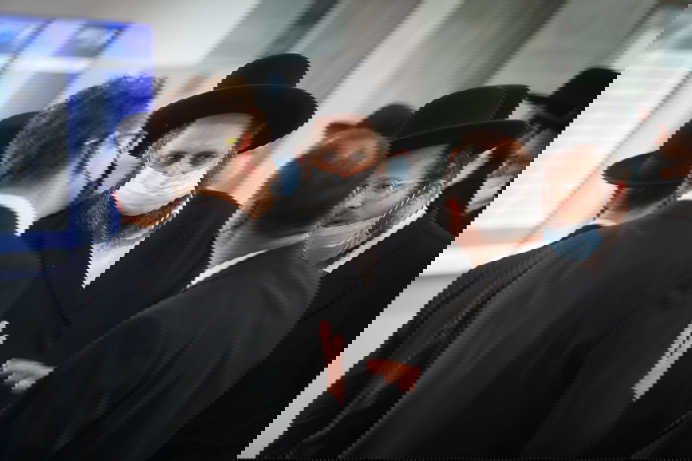 בן האדמו"ר מגור ורבני החסידות התייצבו בביהמ"ש; תיעוד