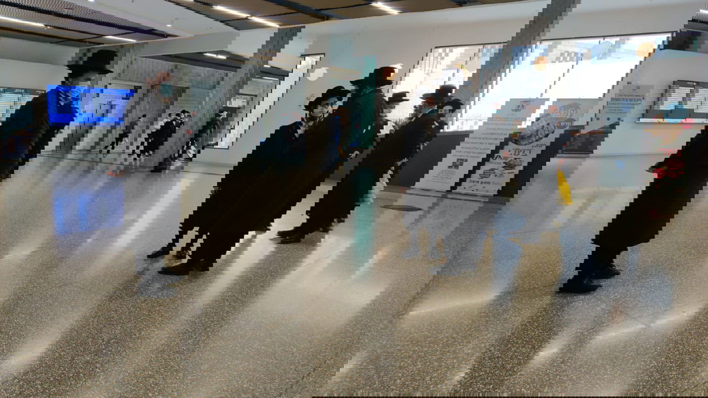 בן האדמו"ר מגור ורבני החסידות התייצבו בביהמ"ש; תיעוד