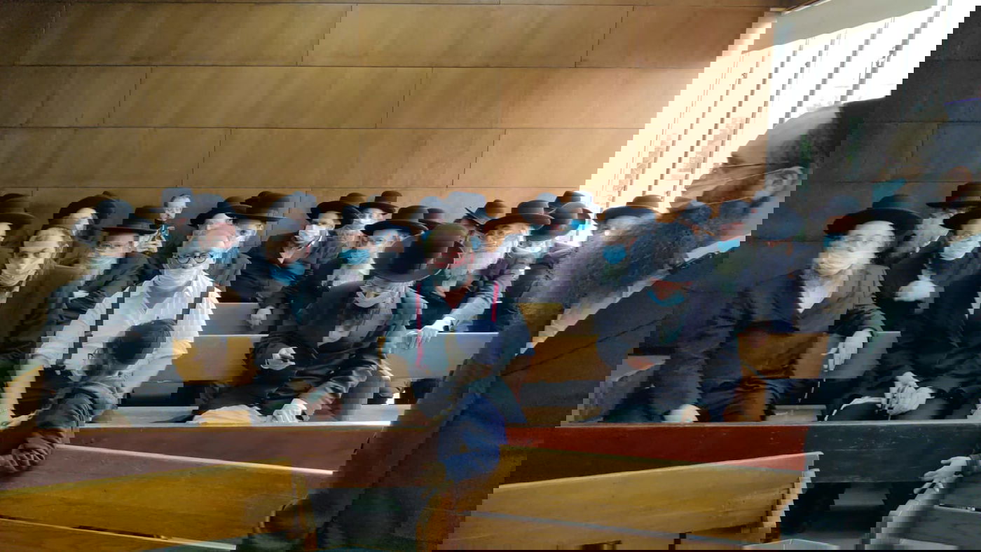 בן האדמו"ר מגור ורבני החסידות התייצבו בביהמ"ש; תיעוד