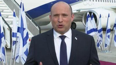 בנט, לפני העלייתו למטוס