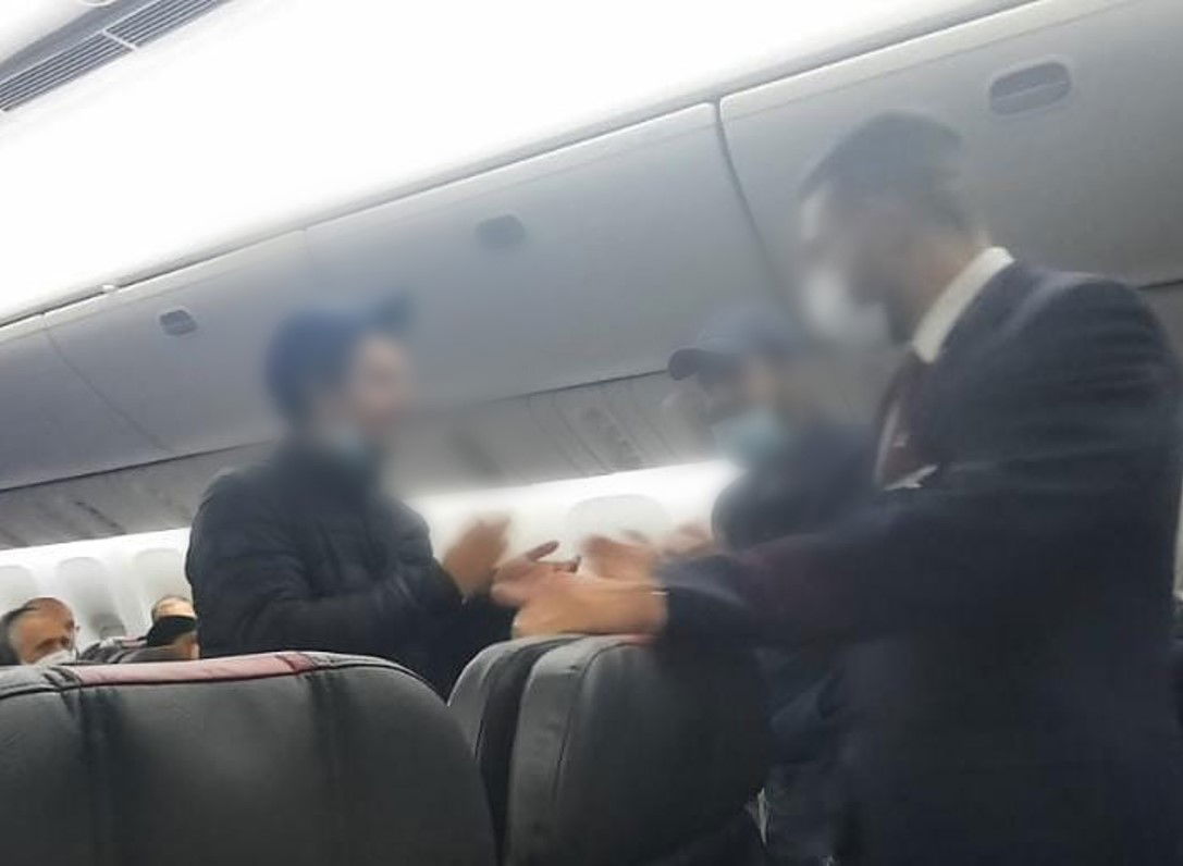 הטיסה, הערב