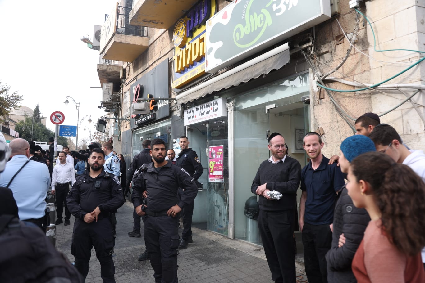 גאולה: קיצוניים זרקו דגים מקולקלים על חנויות