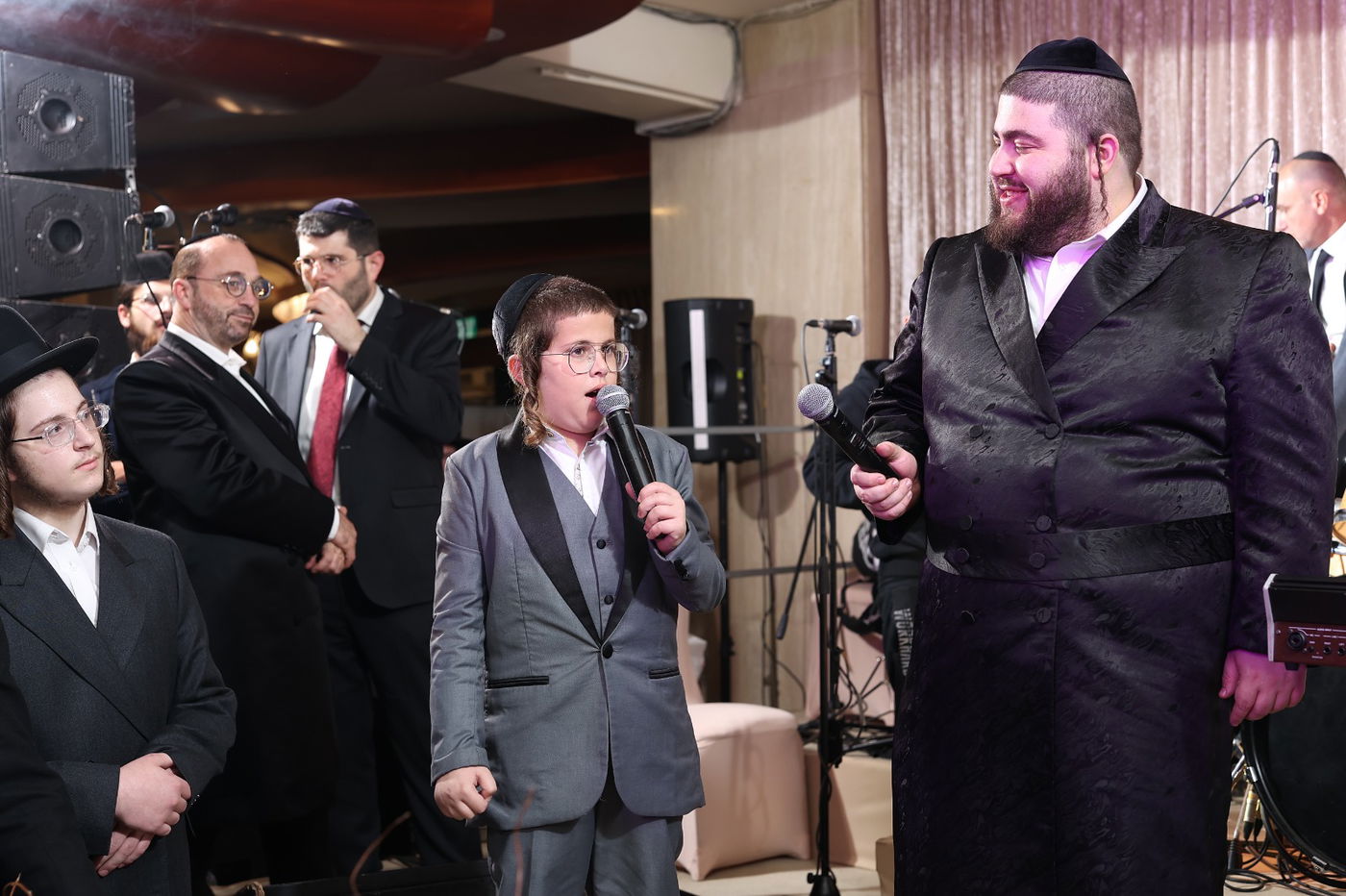 המפיק הכניס ספר תורה ל'אורייתא' • תיעוד