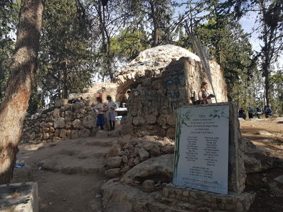 האנדרטה לפני שנהרסה