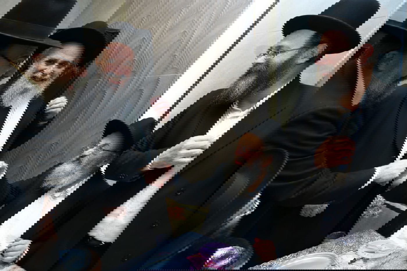 תיעוד: שמחת האירוסין לנכדת ראש ישיבת סלבודקא