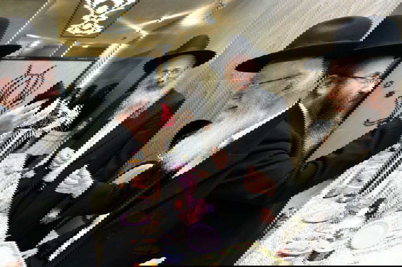 תיעוד: שמחת האירוסין לנכדת ראש ישיבת סלבודקא