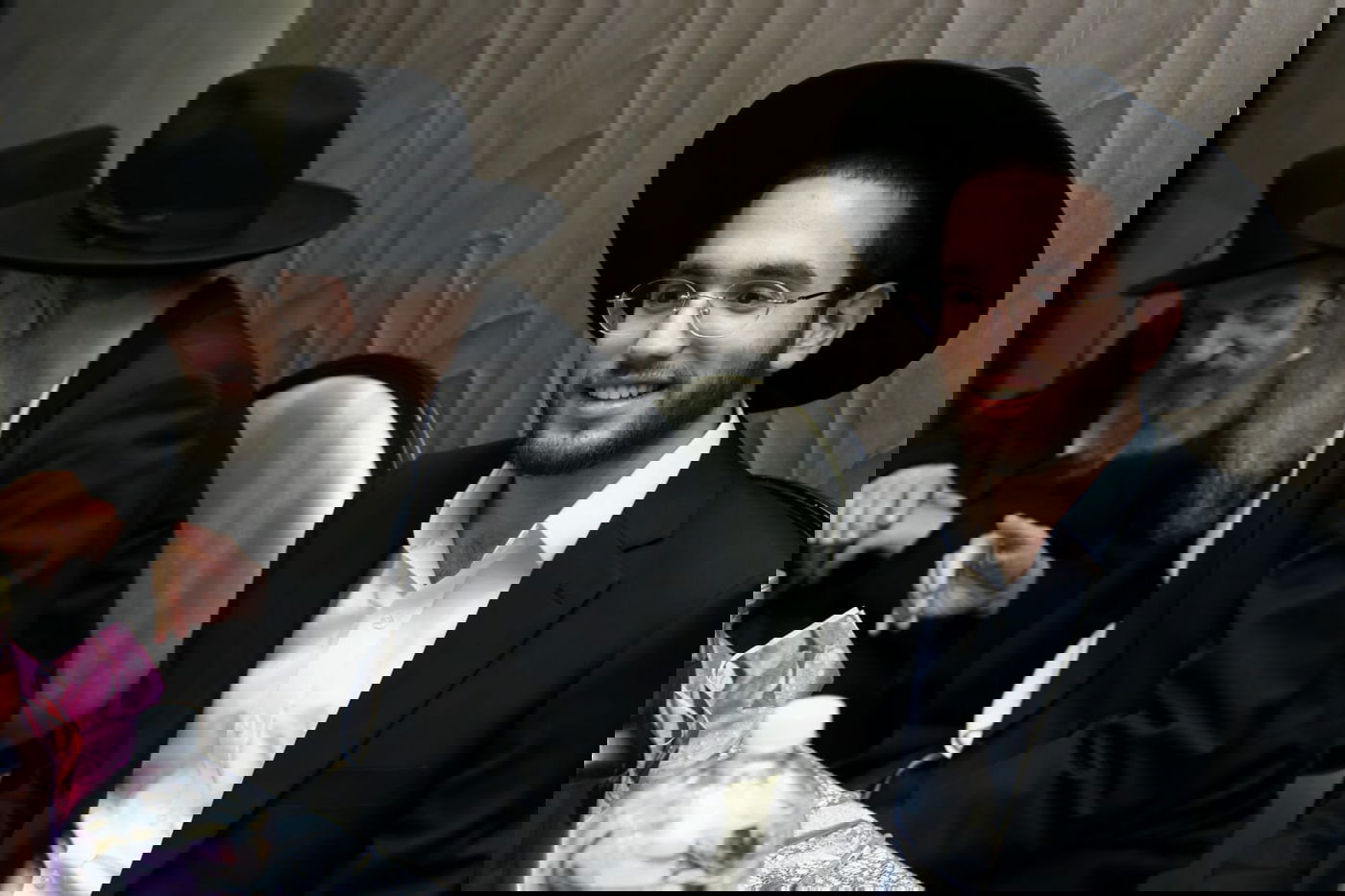 תיעוד: שמחת האירוסין לנכדת ראש ישיבת סלבודקא