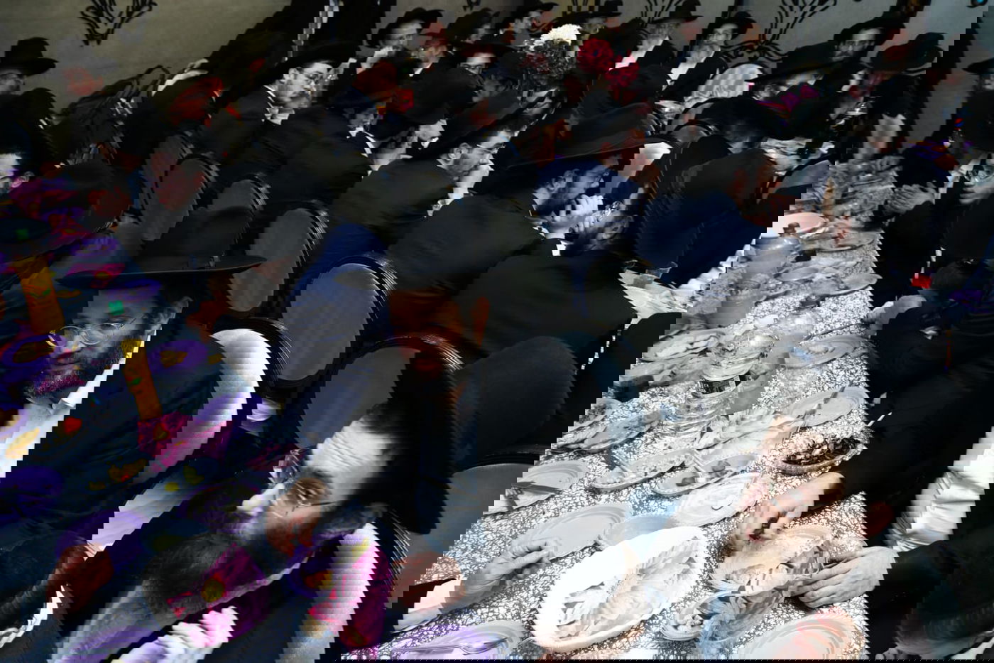 תיעוד: שמחת האירוסין לנכדת ראש ישיבת סלבודקא