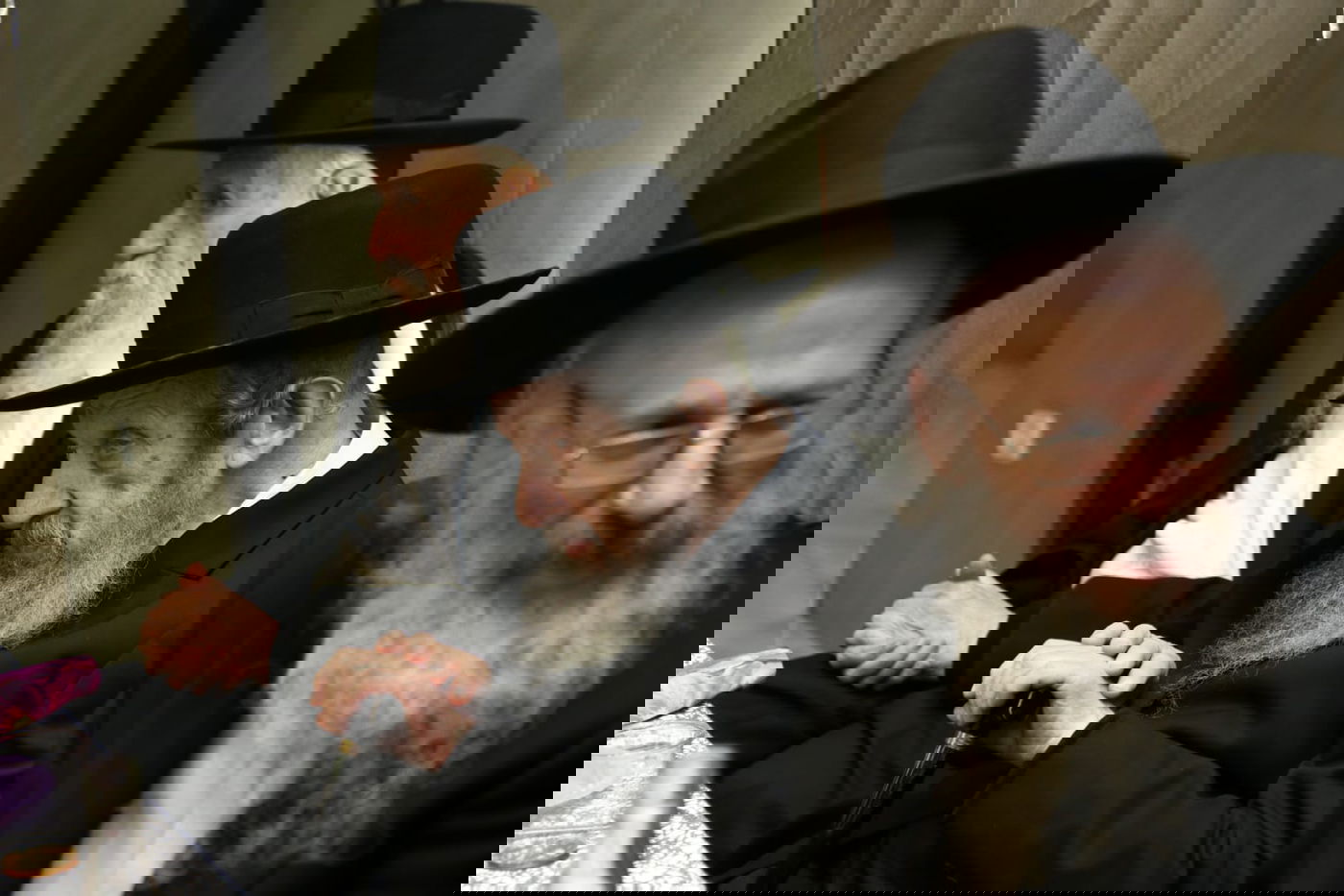 תיעוד: שמחת האירוסין לנכדת ראש ישיבת סלבודקא