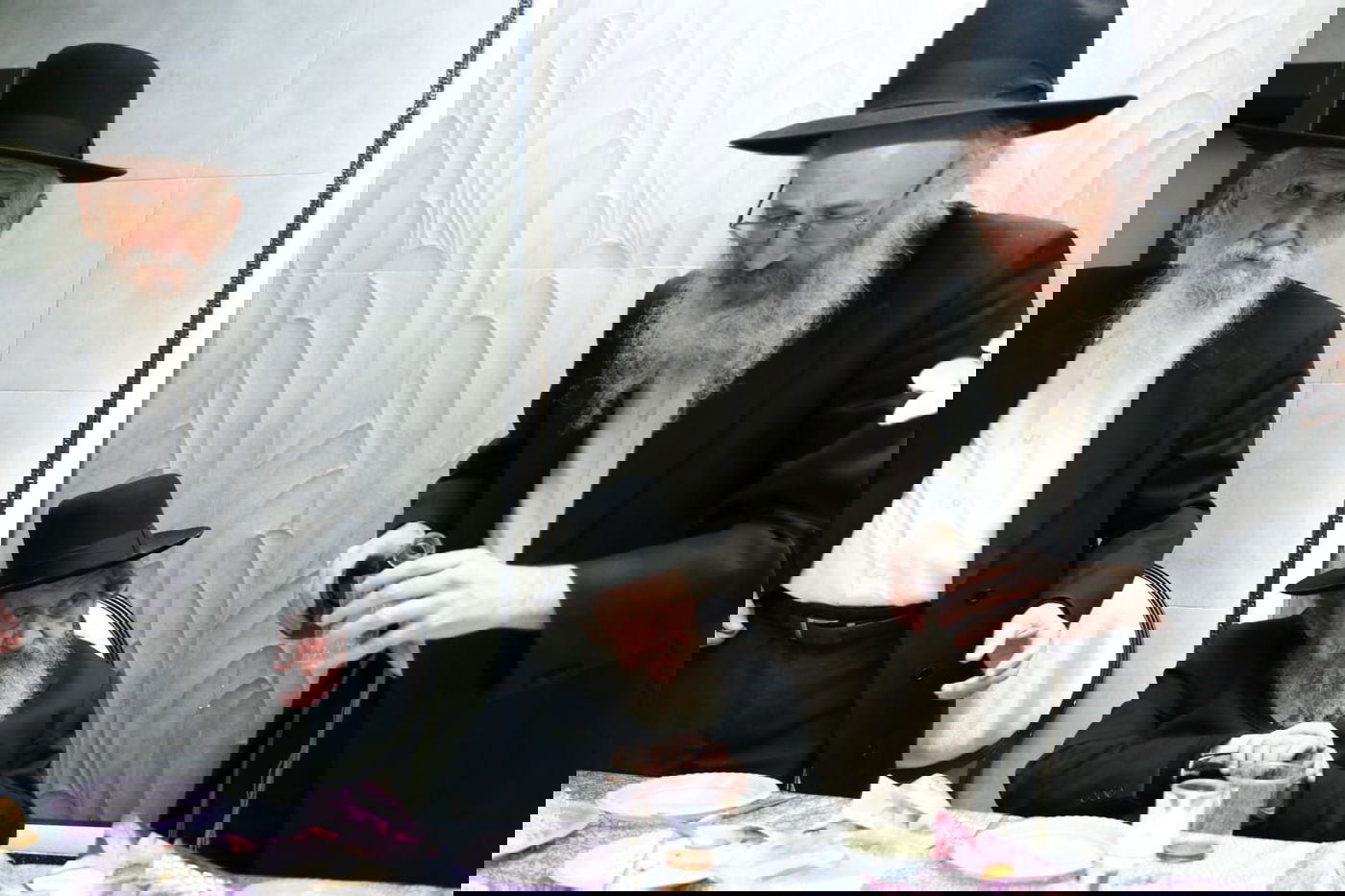 תיעוד: שמחת האירוסין לנכדת ראש ישיבת סלבודקא