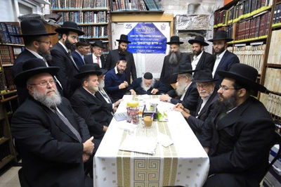 המתנדבים עלו לבית שה"ת לרגל ציון חצי יובל שנות פעילות בגמילות חסד של אמת