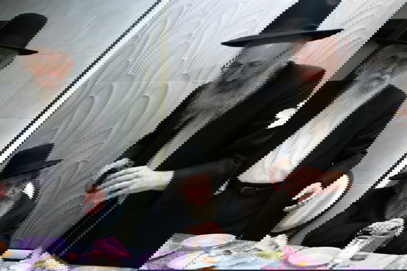 תיעוד: שמחת האירוסין לנכדת ראש ישיבת סלבודקא