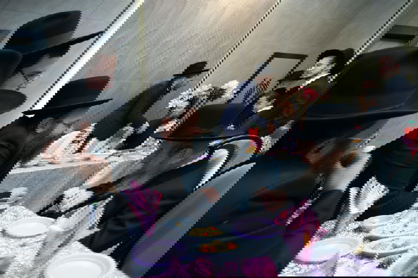 תיעוד: שמחת האירוסין לנכדת ראש ישיבת סלבודקא