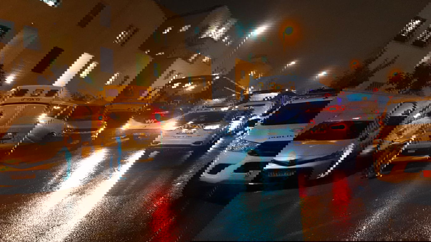 כוחות ההצלה בסמוך לבית המנוחה ע"ה