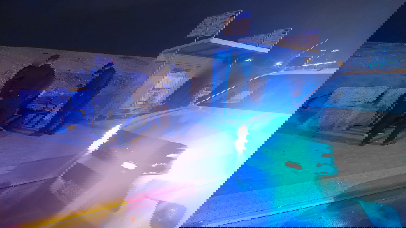 השוטרים והצעירים