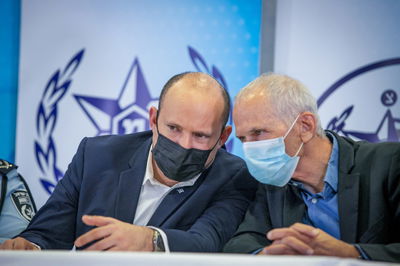 בנט הגן על המתנחלים: "חומת המגן שלנו"