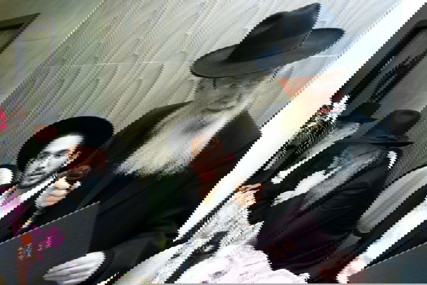 תיעוד: שמחת האירוסין לנכדת ראש ישיבת סלבודקא