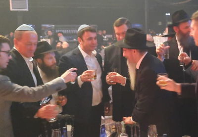 חתונת בתו של הגר"ב לאזאר, הערב