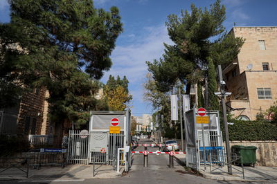 המאבטחים עזבו את רחוב בלפור; גלריה