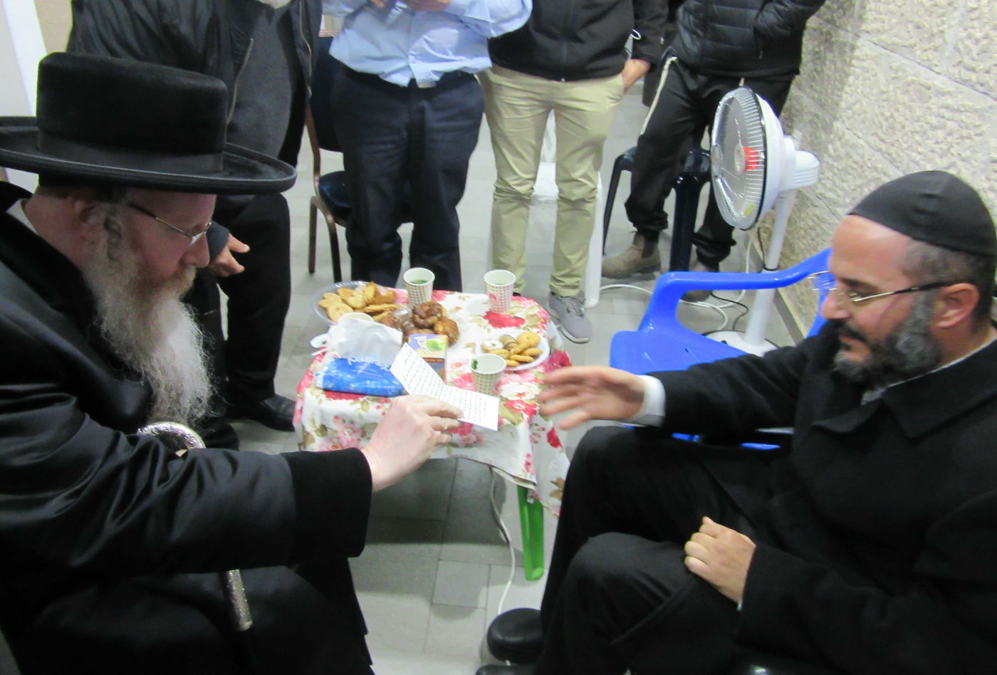 הקריא מכתב מיוחד: הרבי מקרעטשניף קריית גת ניחם את משפחת אסולין