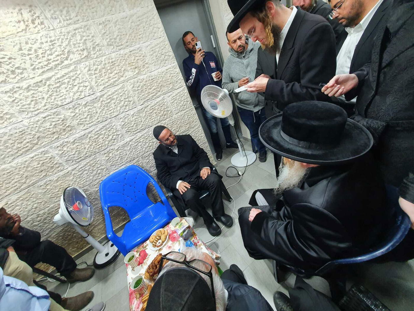 הקריא מכתב מיוחד: הרבי מקרעטשניף קריית גת ניחם את משפחת אסולין