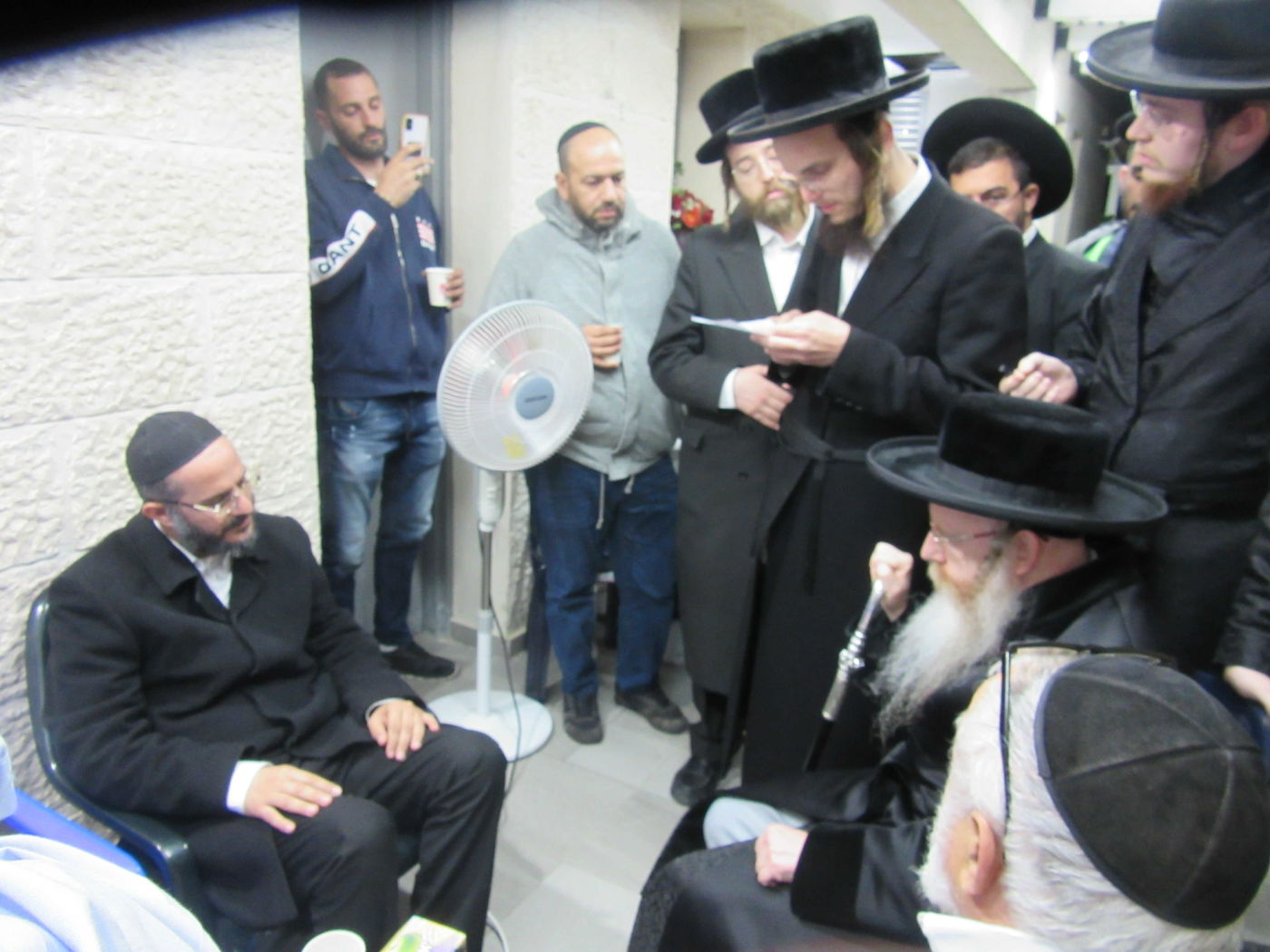 הקריא מכתב מיוחד: הרבי מקרעטשניף קריית גת ניחם את משפחת אסולין