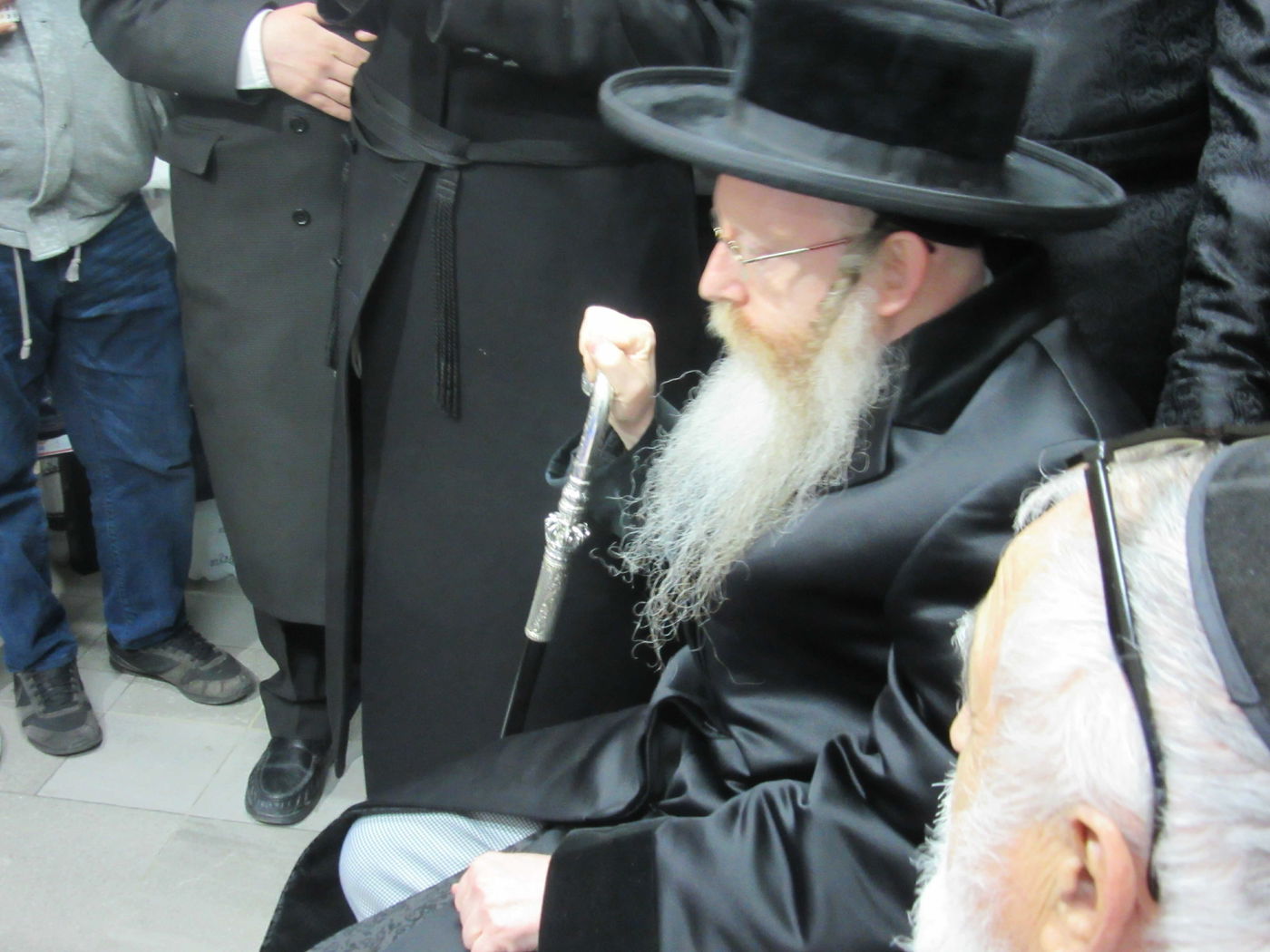 הקריא מכתב מיוחד: הרבי מקרעטשניף קריית גת ניחם את משפחת אסולין