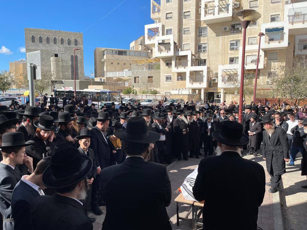 מאות ליוו למנוחות את האברך הצעיר הרב אברהם רוזנשטיין ז"ל
