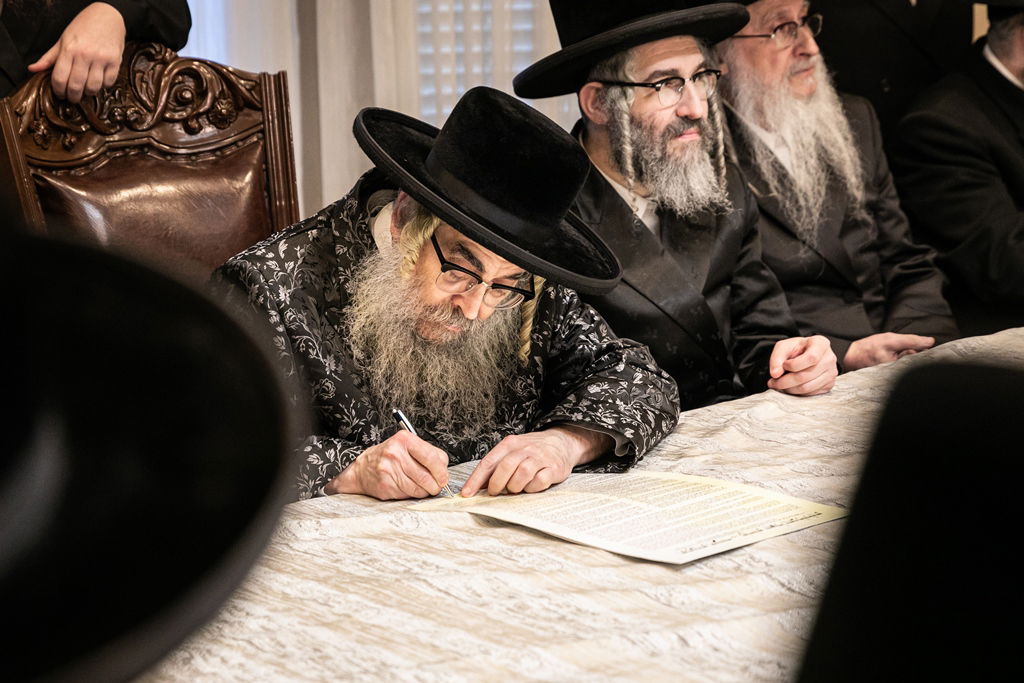 כך קיבלו חסידי סאטמר את 23 התקנות החדשות