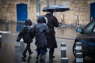 מומלץ? הליכה בגשם