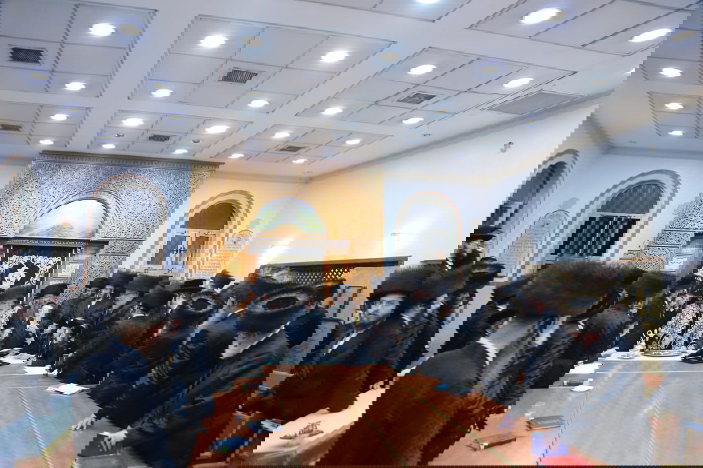 האדמו"ר מסטראפקוב שבת בבני ברק; צפו