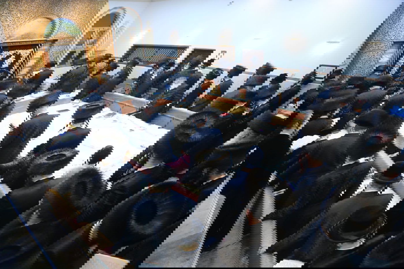 האדמו"ר מסטראפקוב שבת בבני ברק; צפו