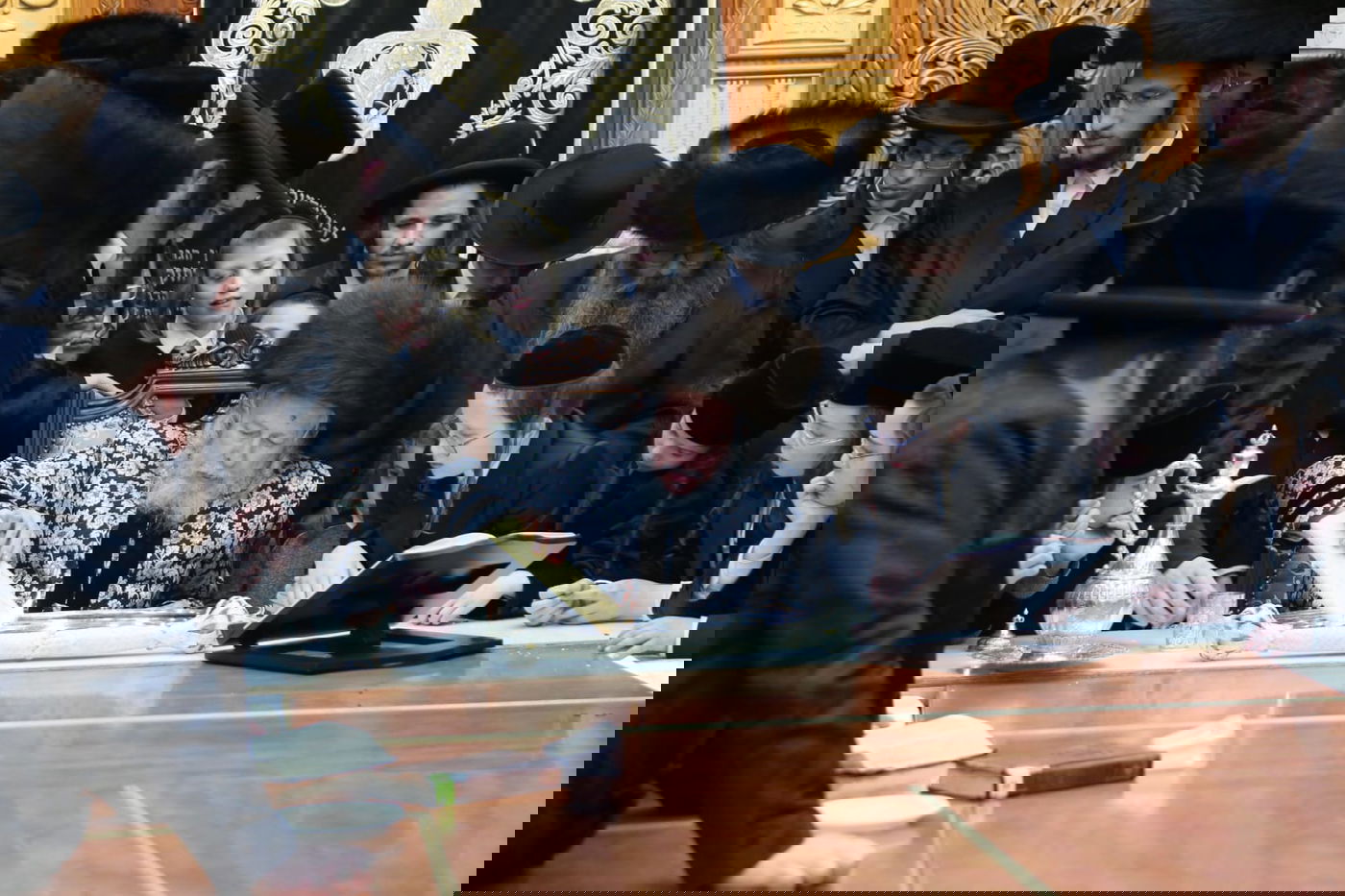 האדמו"ר מסטראפקוב שבת בבני ברק; צפו