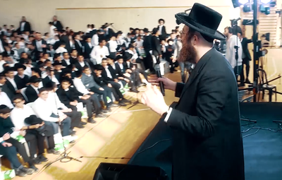 'מלכות' וכאלף ילדים זועקים יחד: 'ירא שמים'