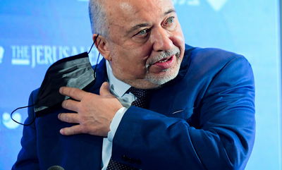 המומחים נגד ליברמן: "אולי יש לו מקורות שאין לאף אחד"